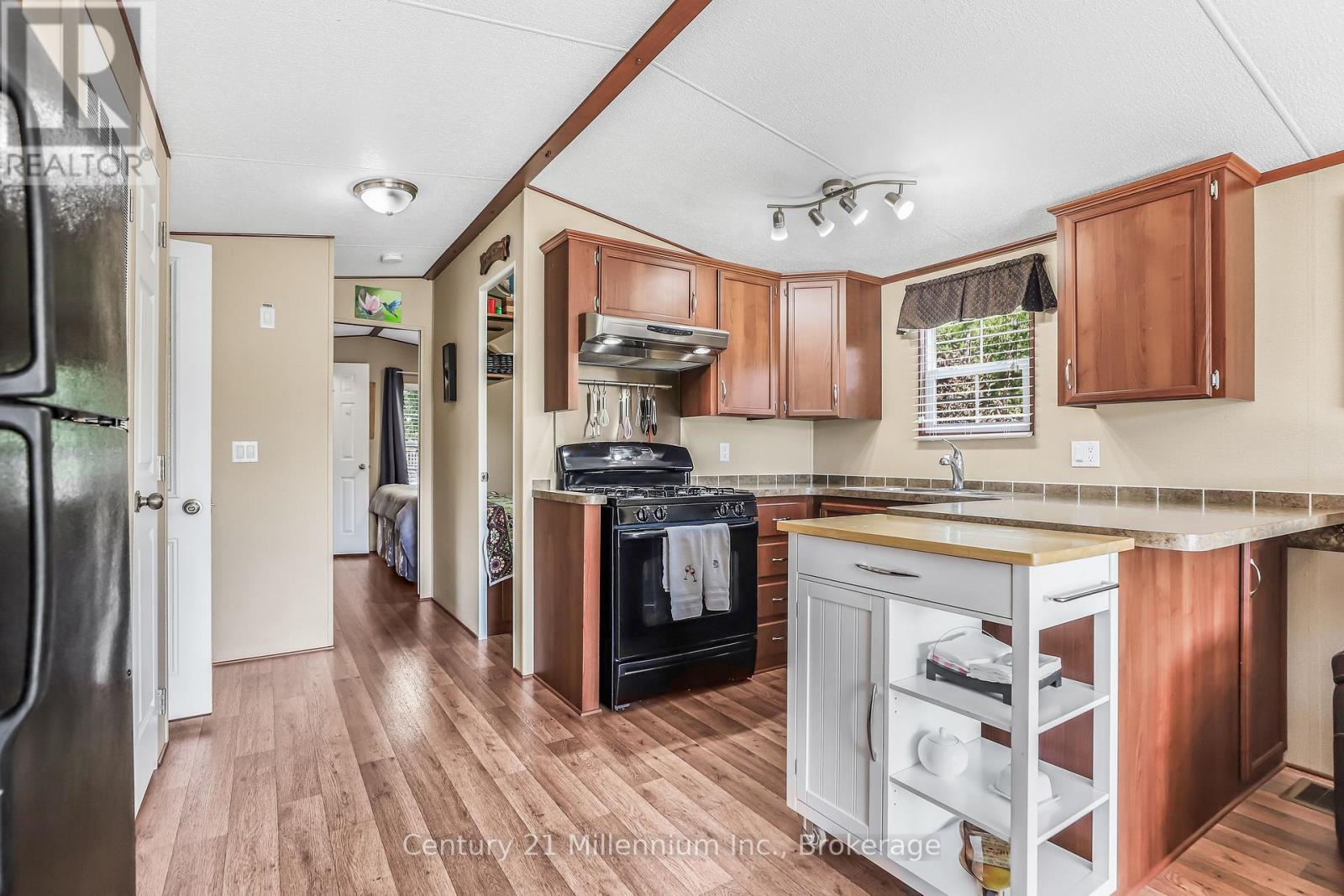 19 White Pines Trail, Wasaga Beach, ON - Indoor Photo Showing Kitchen With Double Sink