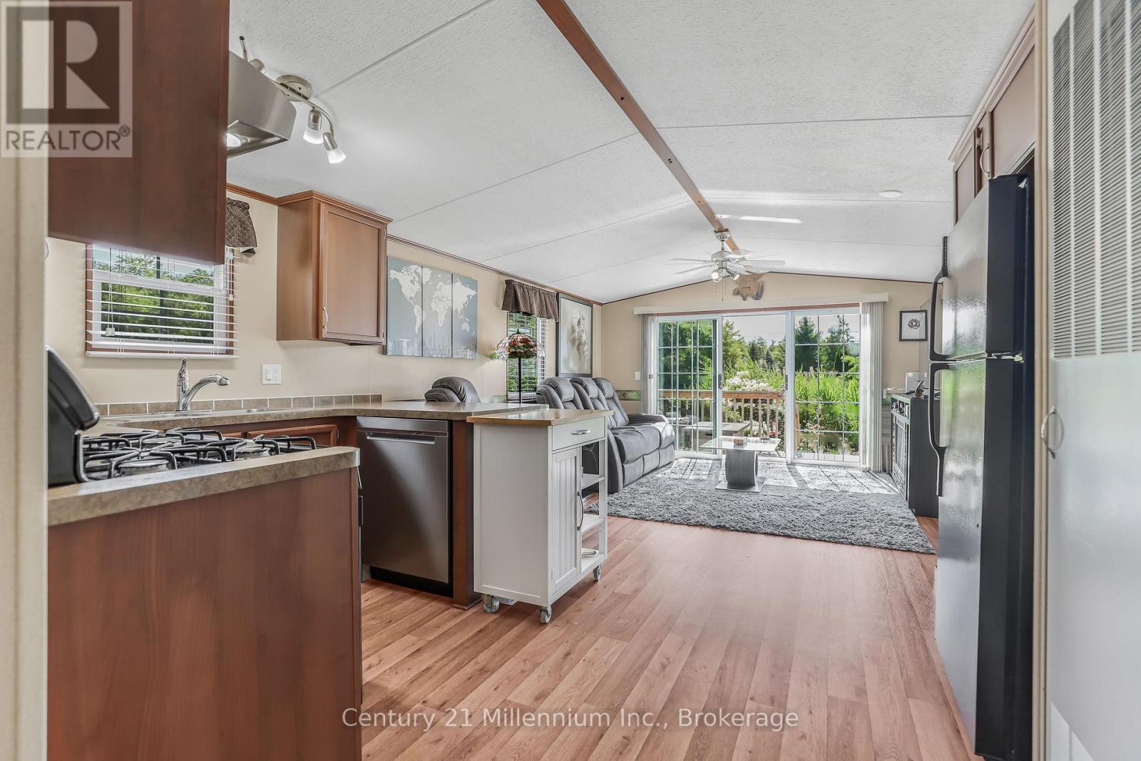 19 White Pines Trail, Wasaga Beach, ON - Indoor Photo Showing Kitchen