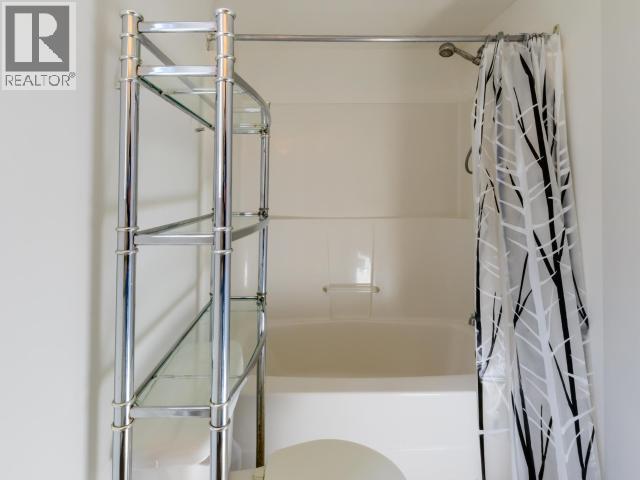146 Falcon Drive, Whitehorse, YT - Indoor Photo Showing Bathroom