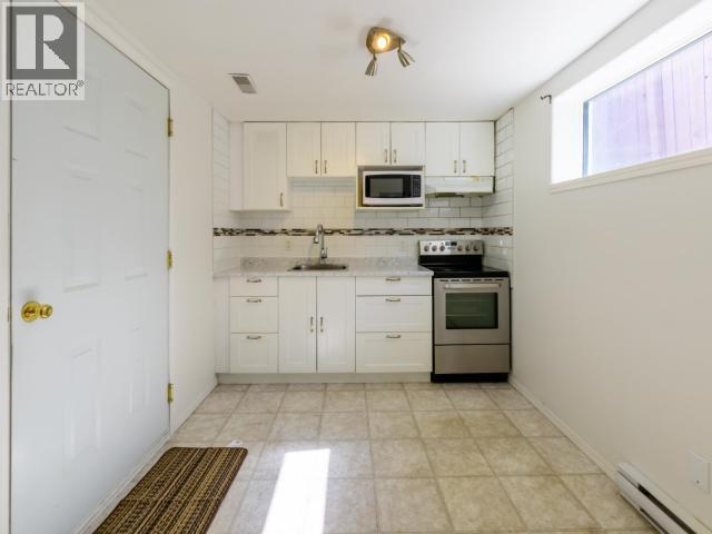 146 Falcon Drive, Whitehorse, YT - Indoor Photo Showing Kitchen