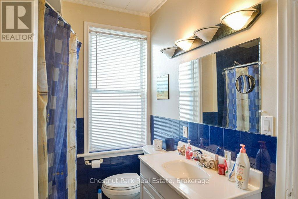 128 James Street, Bracebridge, ON - Indoor Photo Showing Bathroom
