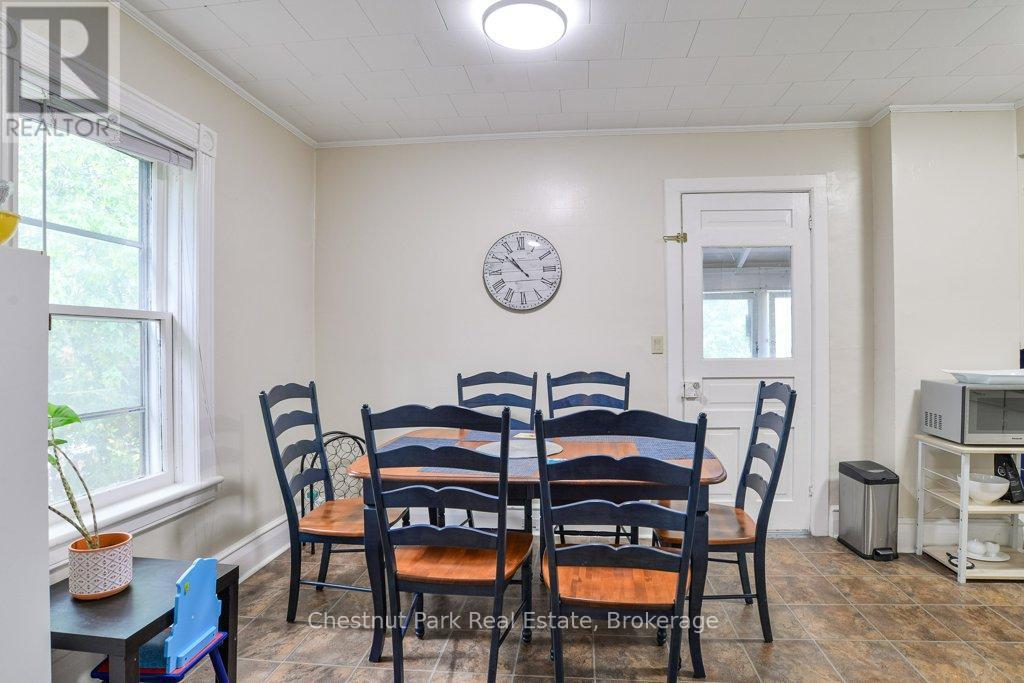 128 James Street, Bracebridge, ON - Indoor Photo Showing Dining Room