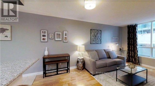 722 - 168 Simcoe Street, Toronto, ON - Indoor Photo Showing Living Room