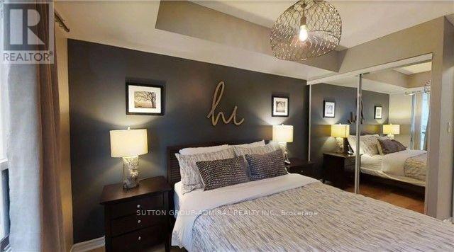 722 - 168 Simcoe Street, Toronto, ON - Indoor Photo Showing Bedroom