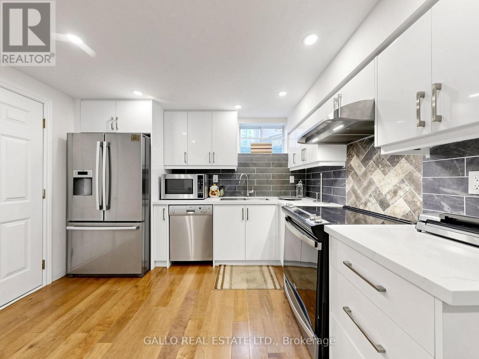 111 Pondmede Crescent, Whitchurch-Stouffville, ON - Indoor Photo Showing Kitchen