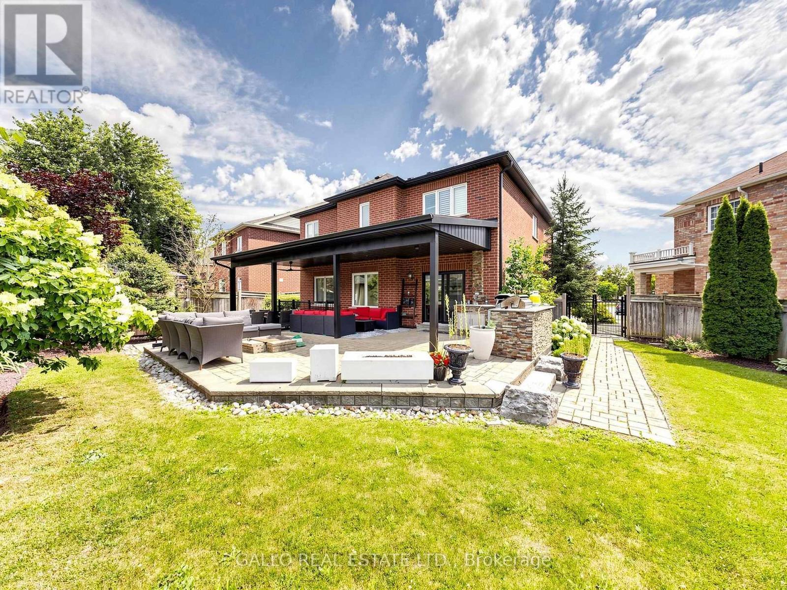 111 Pondmede Crescent, Whitchurch-Stouffville, ON - Outdoor With Deck Patio Veranda