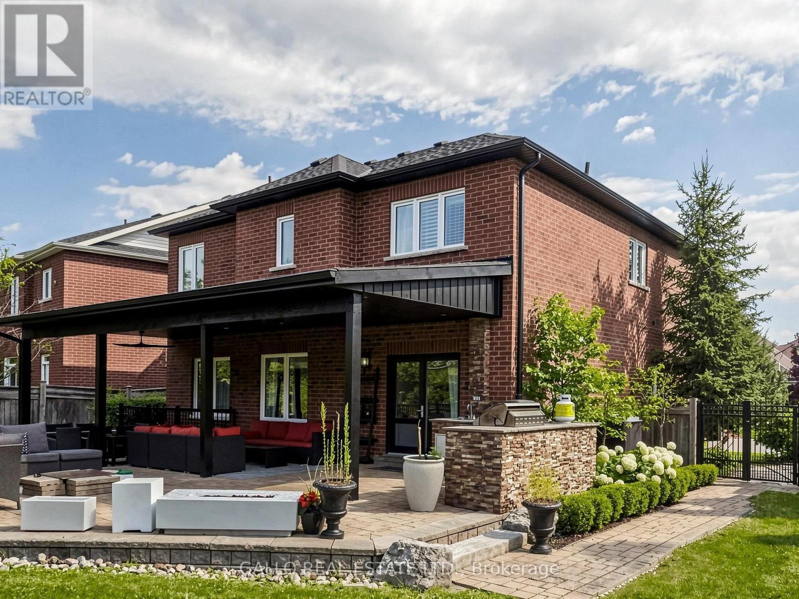111 Pondmede Crescent, Whitchurch-Stouffville, ON - Outdoor With Deck Patio Veranda