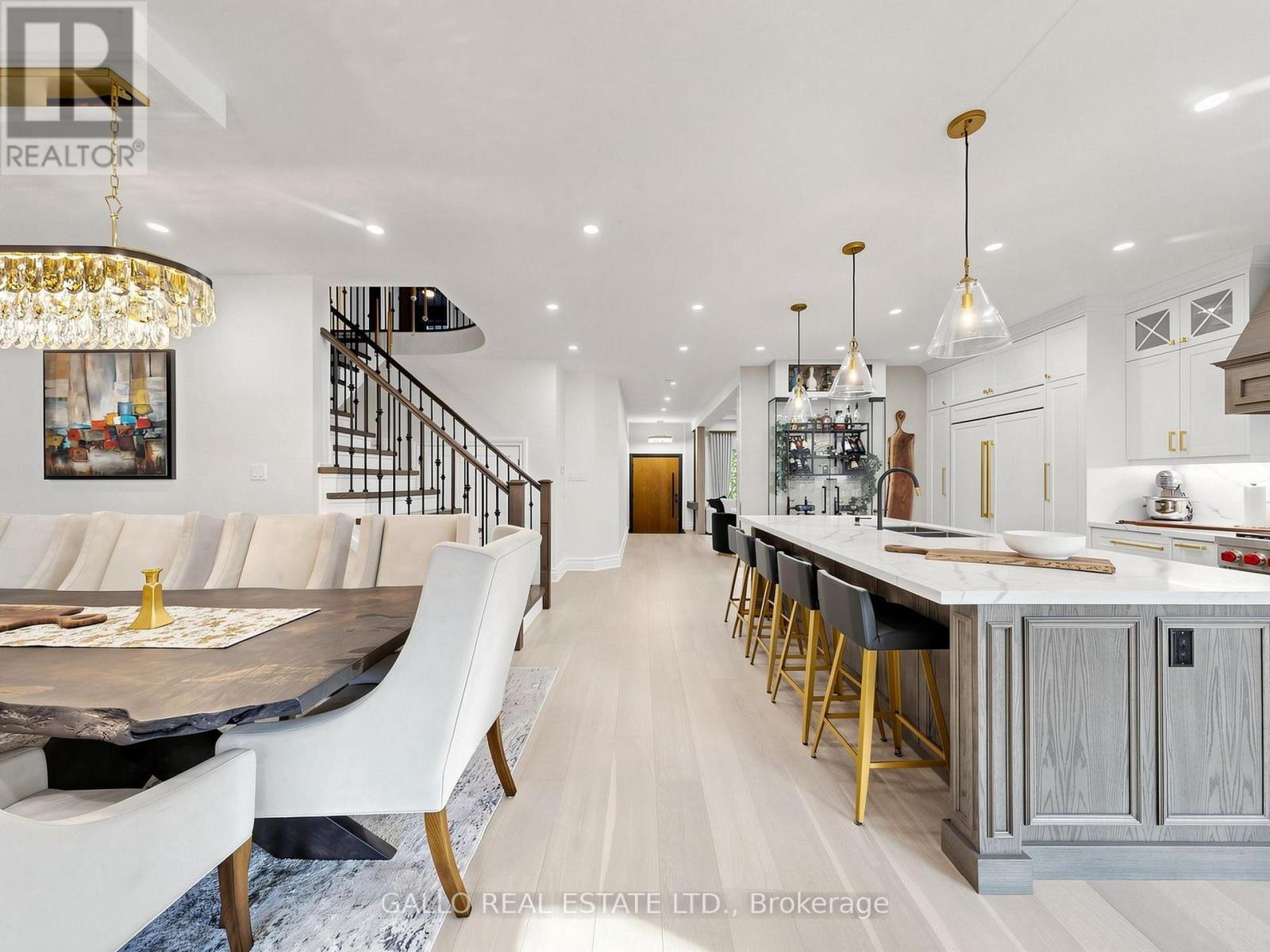 111 Pondmede Crescent, Whitchurch-Stouffville, ON - Indoor Photo Showing Dining Room
