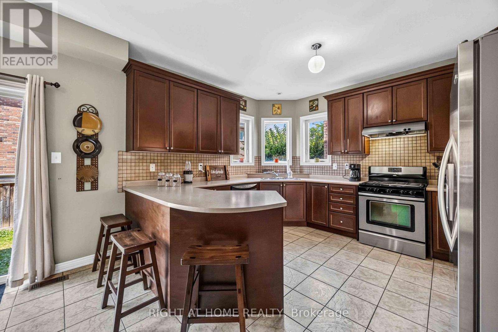41 Foresta Drive, Vaughan, ON - Indoor Photo Showing Kitchen