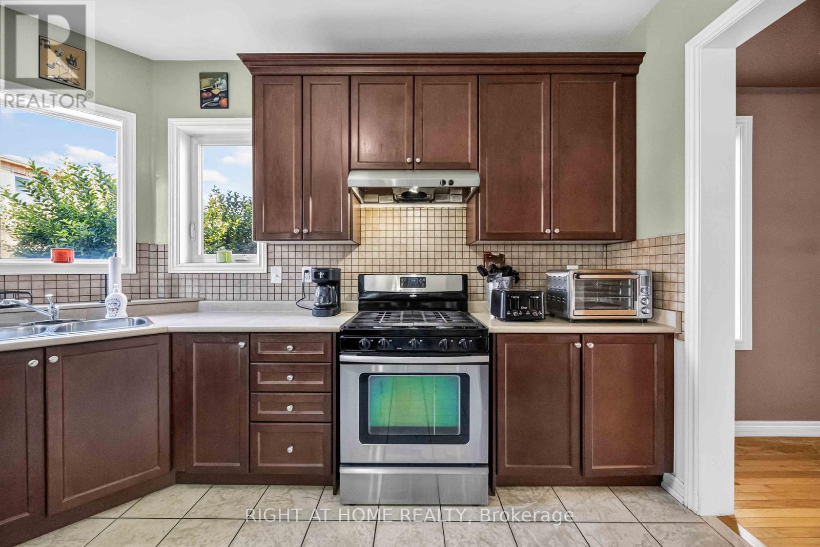 41 Foresta Drive, Vaughan, ON - Indoor Photo Showing Kitchen With Double Sink