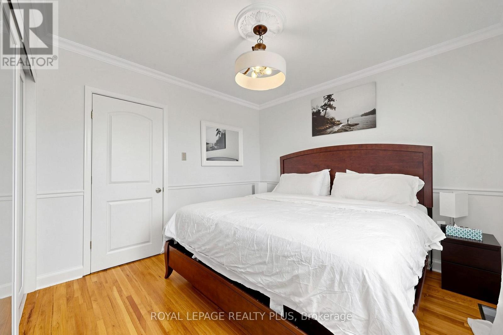 2359 Brookhurst Road, Mississauga, ON - Indoor Photo Showing Bedroom
