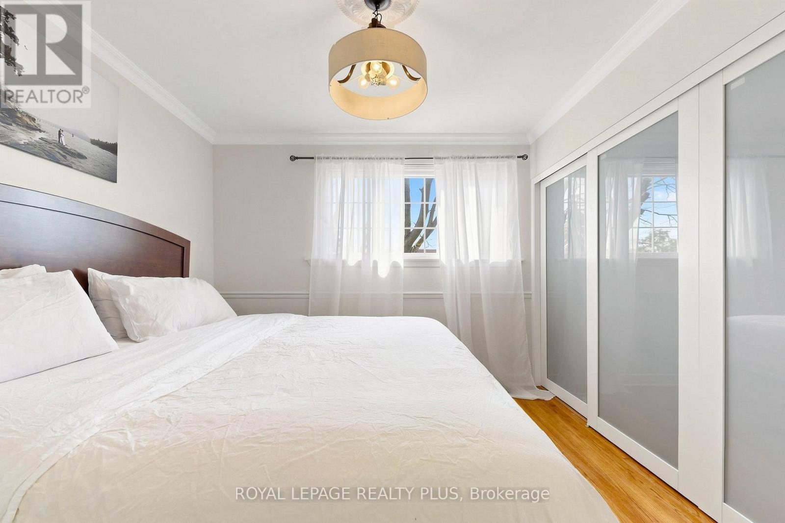 2359 Brookhurst Road, Mississauga, ON - Indoor Photo Showing Bedroom