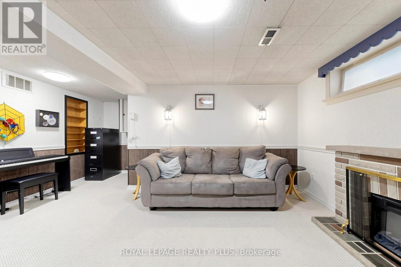 2359 Brookhurst Road, Mississauga, ON - Indoor With Fireplace