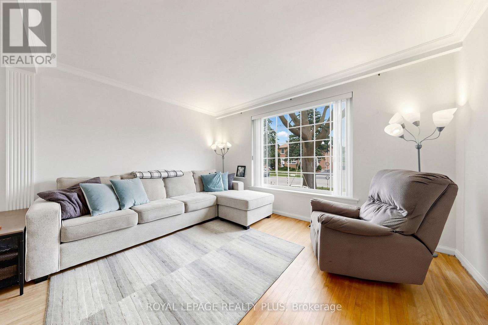 2359 Brookhurst Road, Mississauga, ON - Indoor Photo Showing Living Room