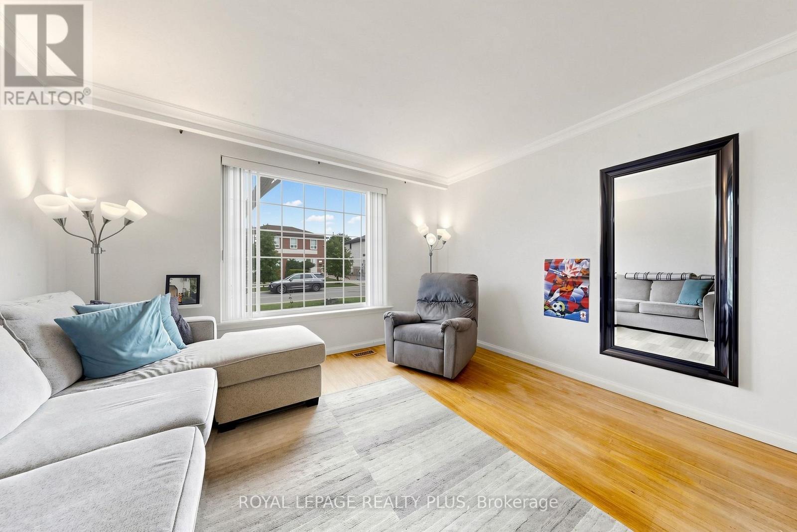 2359 Brookhurst Road, Mississauga, ON - Indoor Photo Showing Living Room
