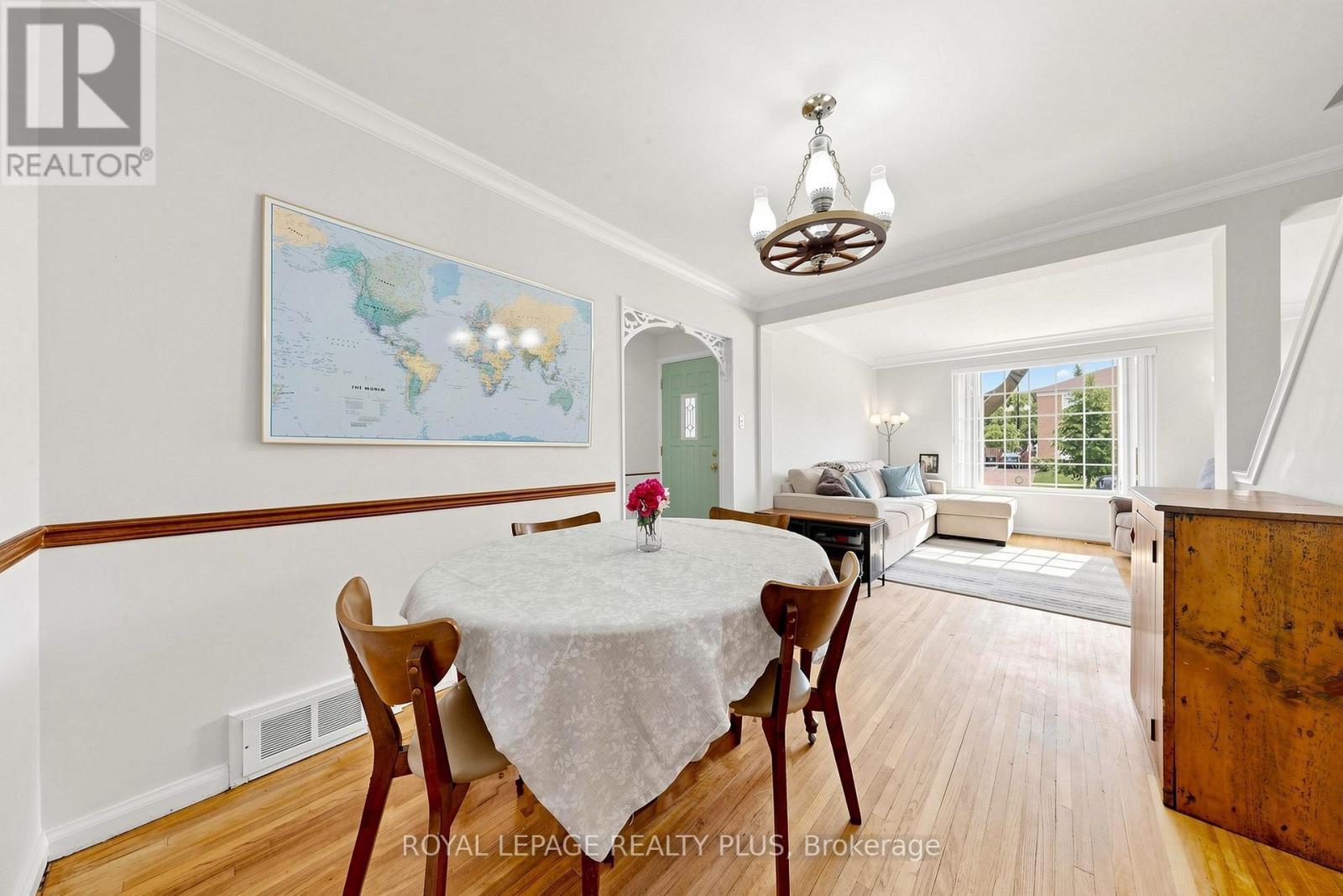2359 Brookhurst Road, Mississauga, ON - Indoor Photo Showing Dining Room
