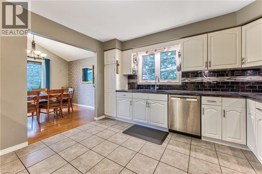 40 Peter Street, Scotland, ON - Indoor Photo Showing Kitchen