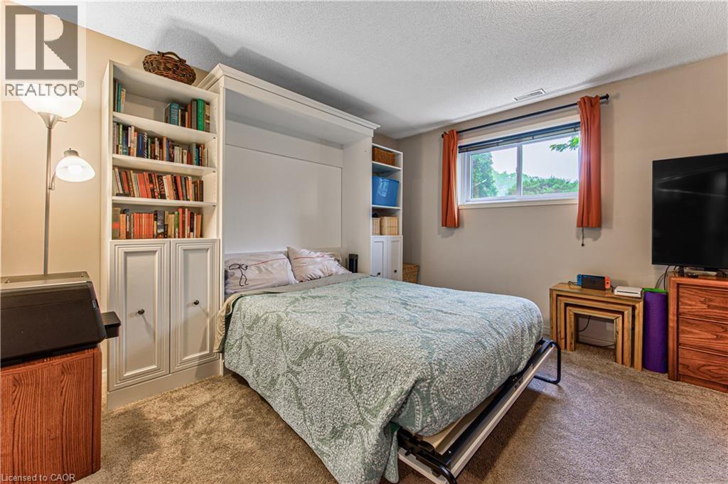 40 Peter Street, Scotland, ON - Indoor Photo Showing Bedroom