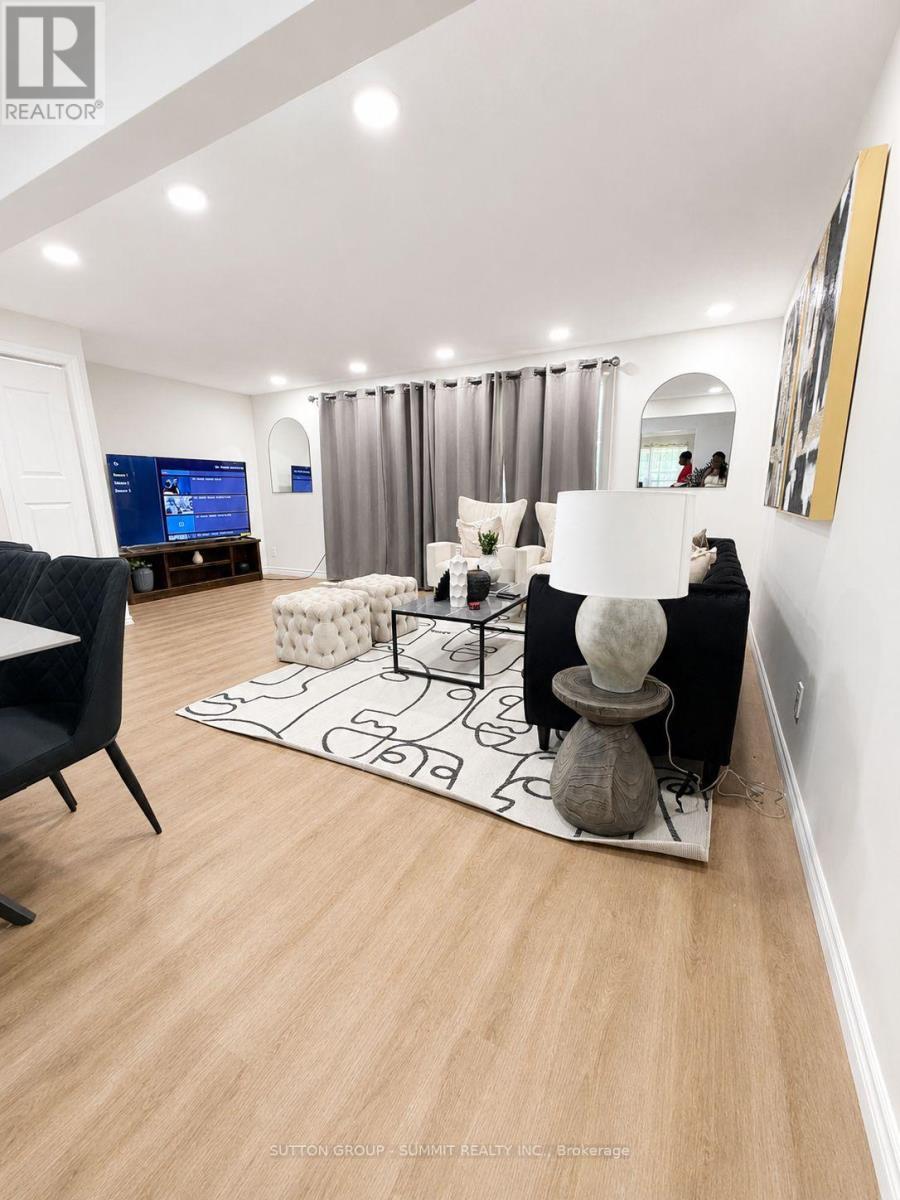 433A Dunvegan Drive, Waterloo, ON - Indoor Photo Showing Other Room