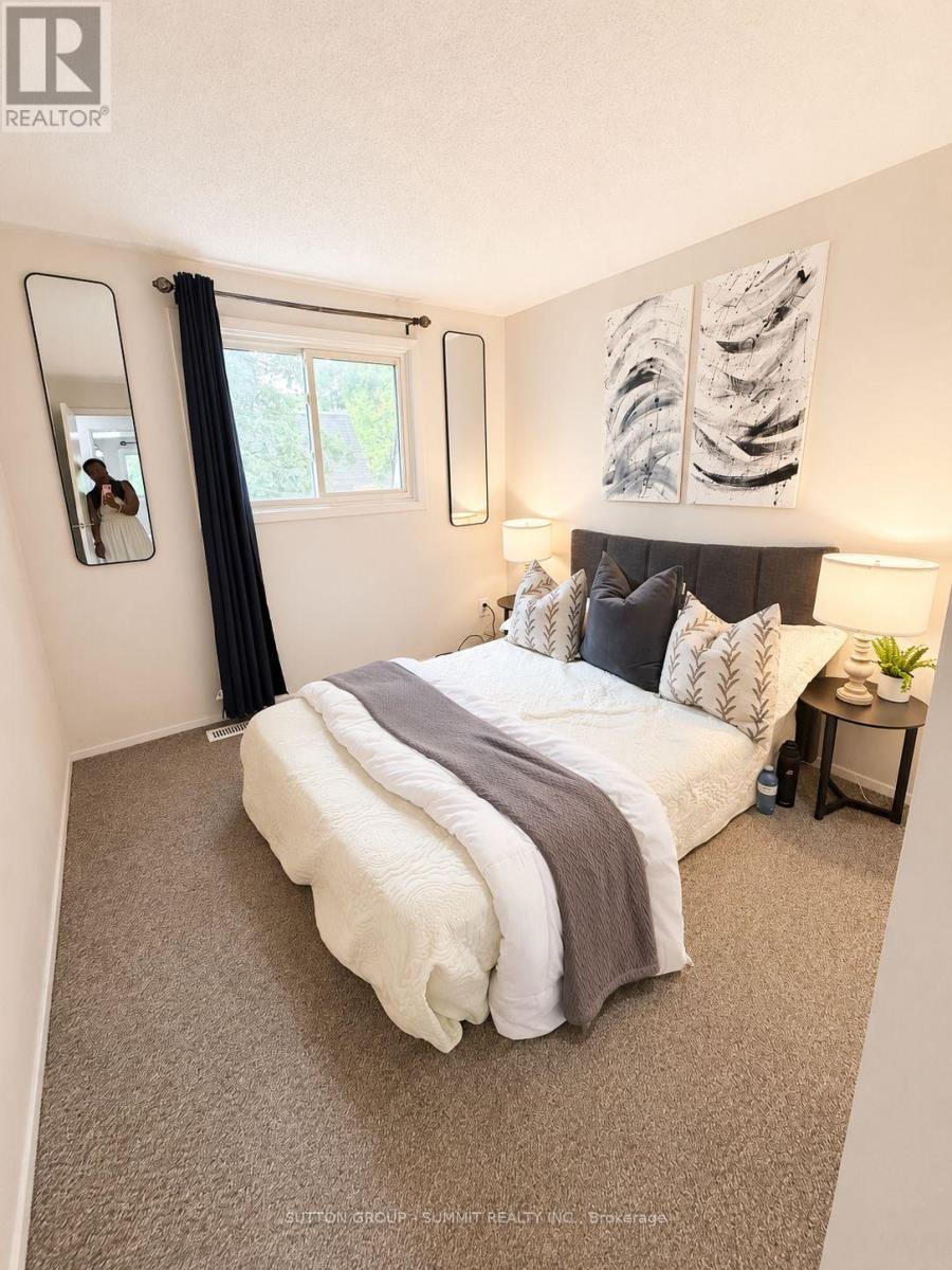 433A Dunvegan Drive, Waterloo, ON - Indoor Photo Showing Bedroom