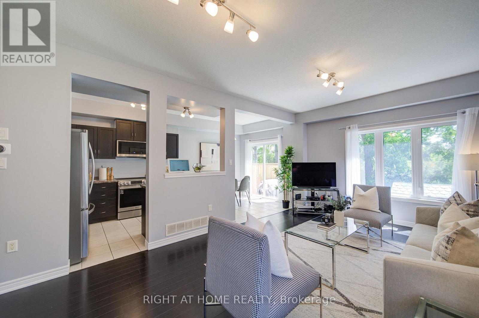 64 - 64 Myers Lane, Hamilton, ON - Indoor Photo Showing Living Room