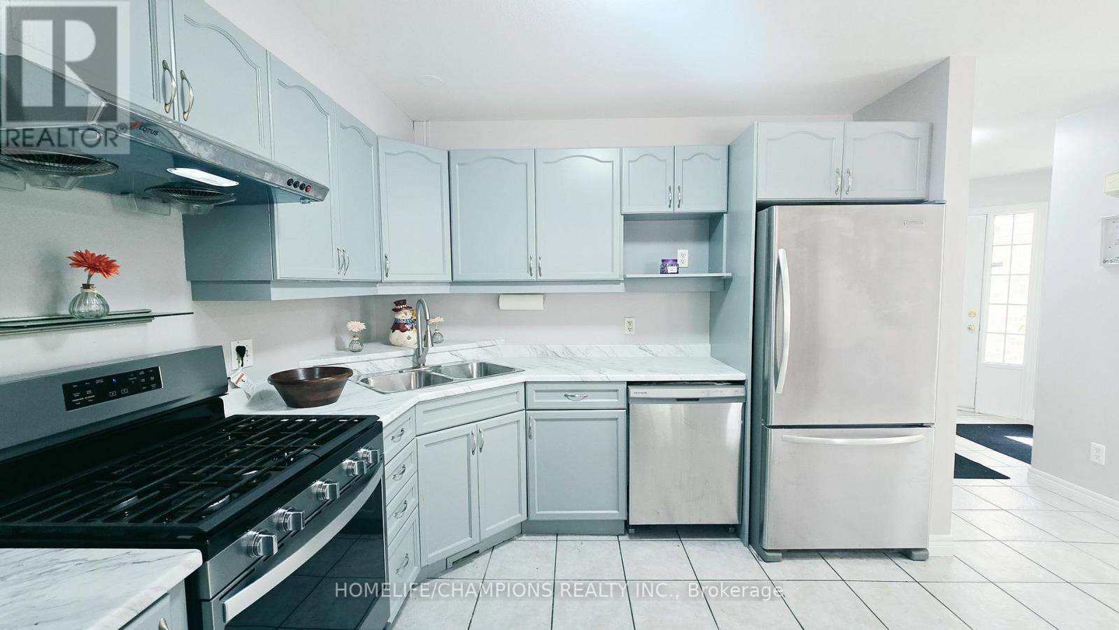 159 Snowdrop Crescent, Kitchener, ON - Indoor Photo Showing Kitchen With Double Sink