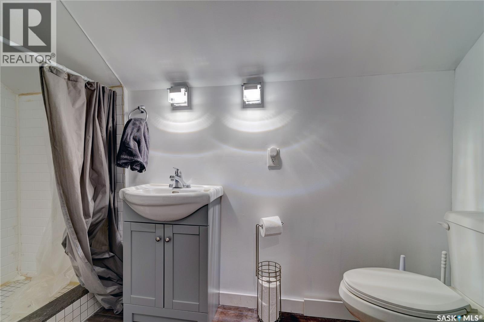 212 Prospect Street, Belle Plaine, SK - Indoor Photo Showing Bathroom