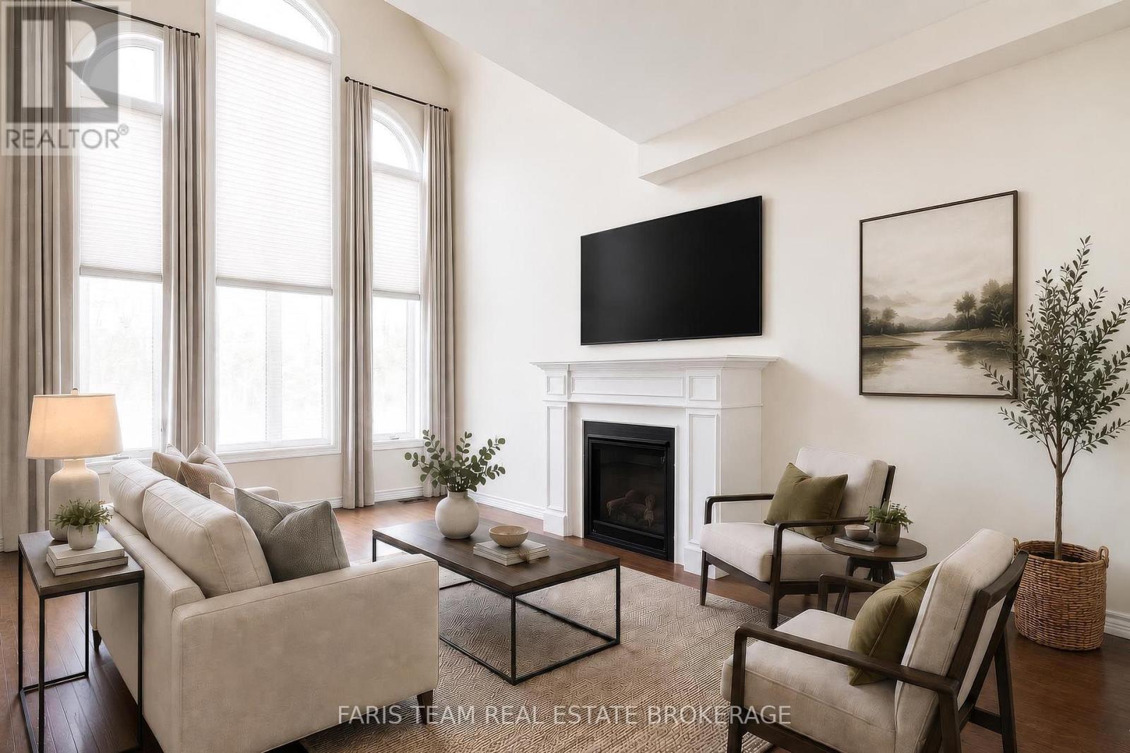 33 Pearl Street, Wasaga Beach, ON - Indoor Photo Showing Living Room With Fireplace