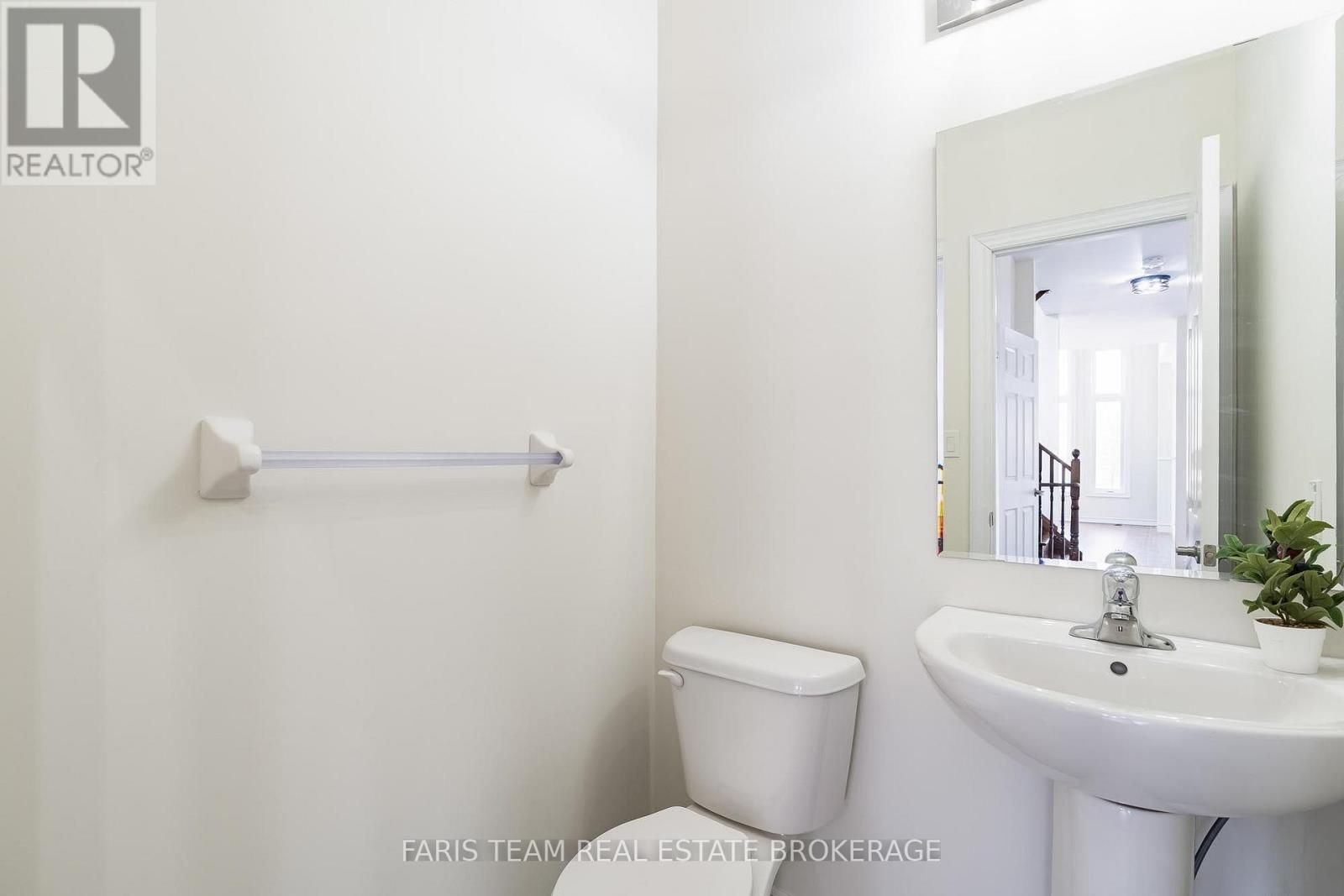 33 Pearl Street, Wasaga Beach, ON - Indoor Photo Showing Bathroom