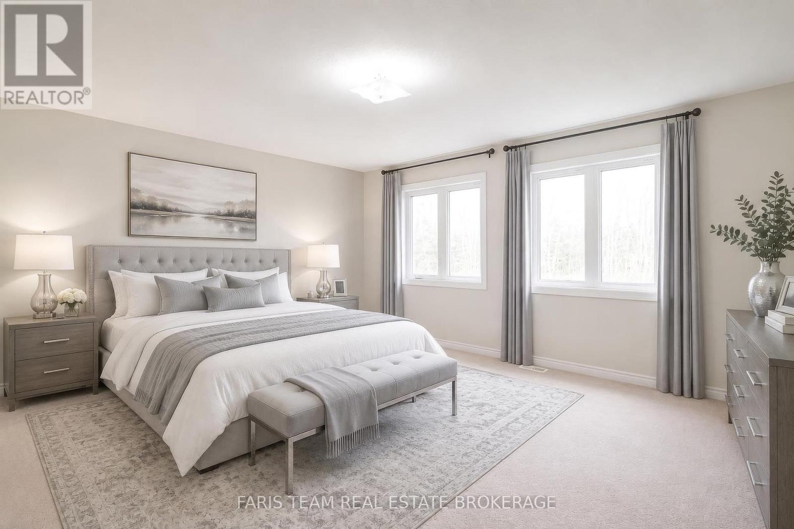 33 Pearl Street, Wasaga Beach, ON - Indoor Photo Showing Bedroom