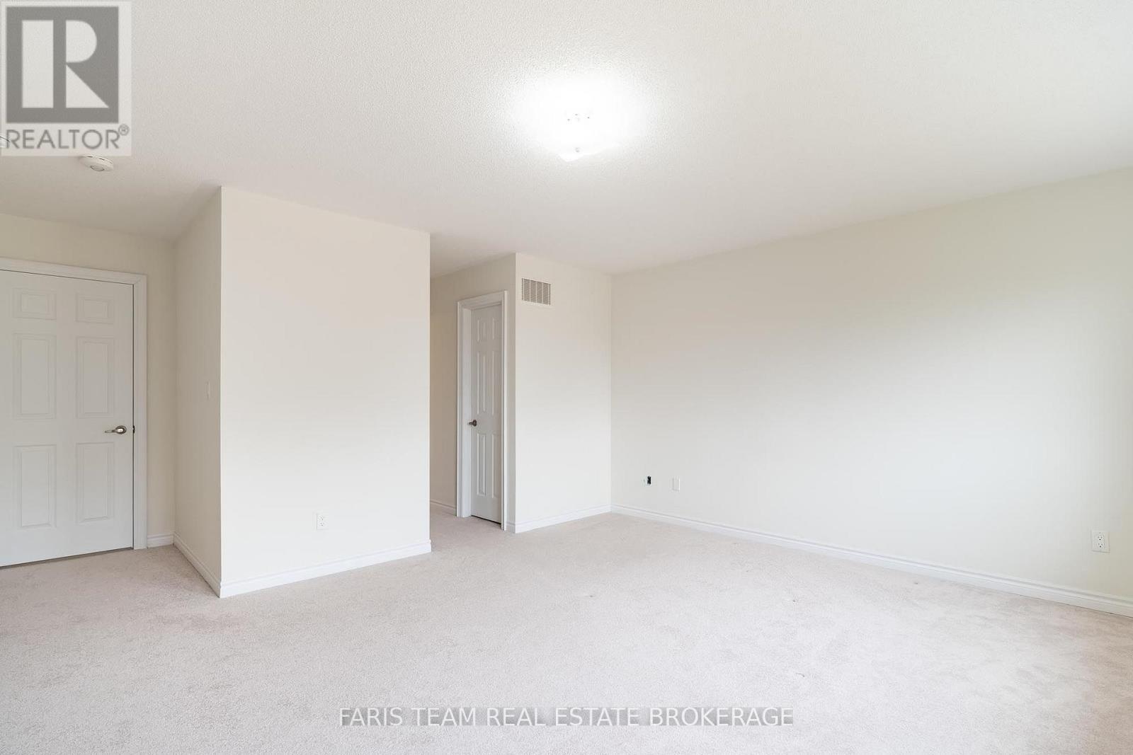 33 Pearl Street, Wasaga Beach, ON - Indoor Photo Showing Other Room