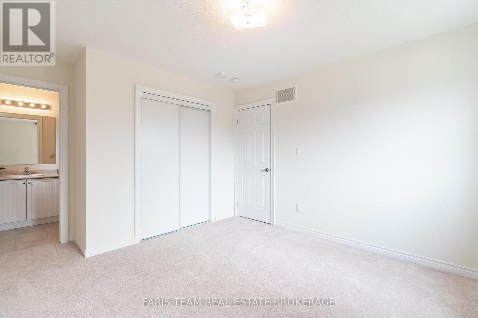33 Pearl Street, Wasaga Beach, ON - Indoor Photo Showing Other Room