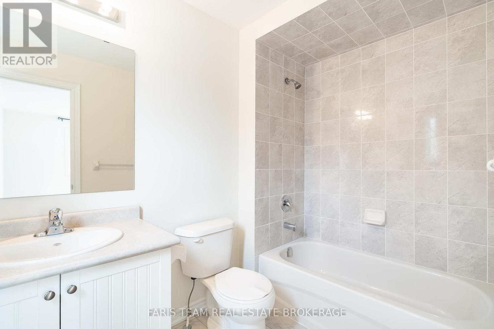 33 Pearl Street, Wasaga Beach, ON - Indoor Photo Showing Bathroom