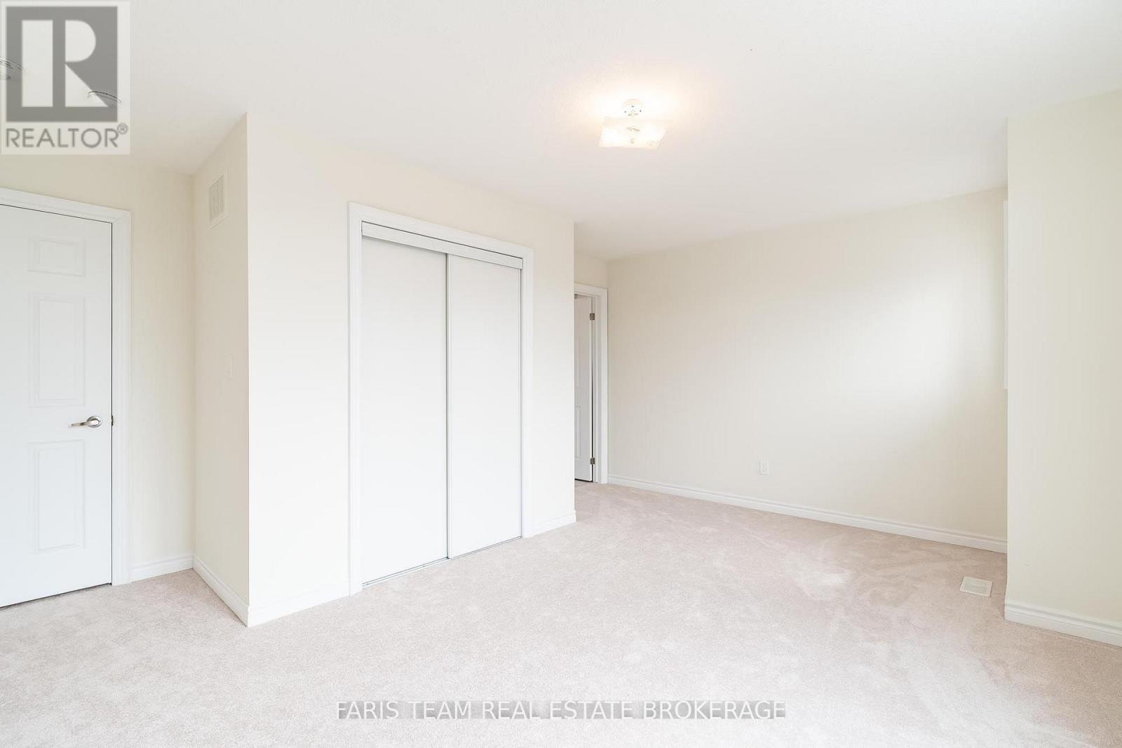 33 Pearl Street, Wasaga Beach, ON - Indoor Photo Showing Other Room