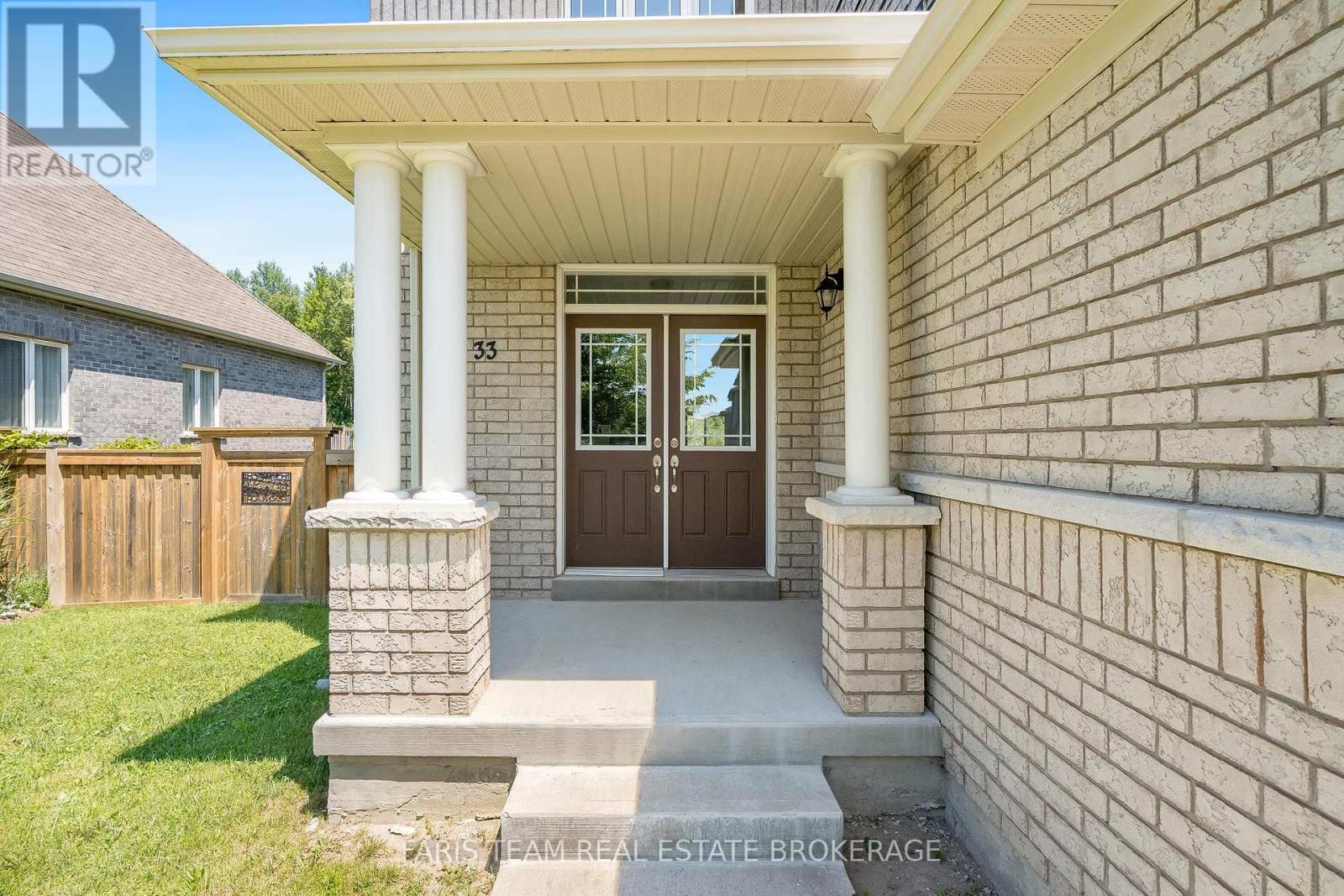33 Pearl Street, Wasaga Beach, ON - Outdoor With Deck Patio Veranda With Exterior