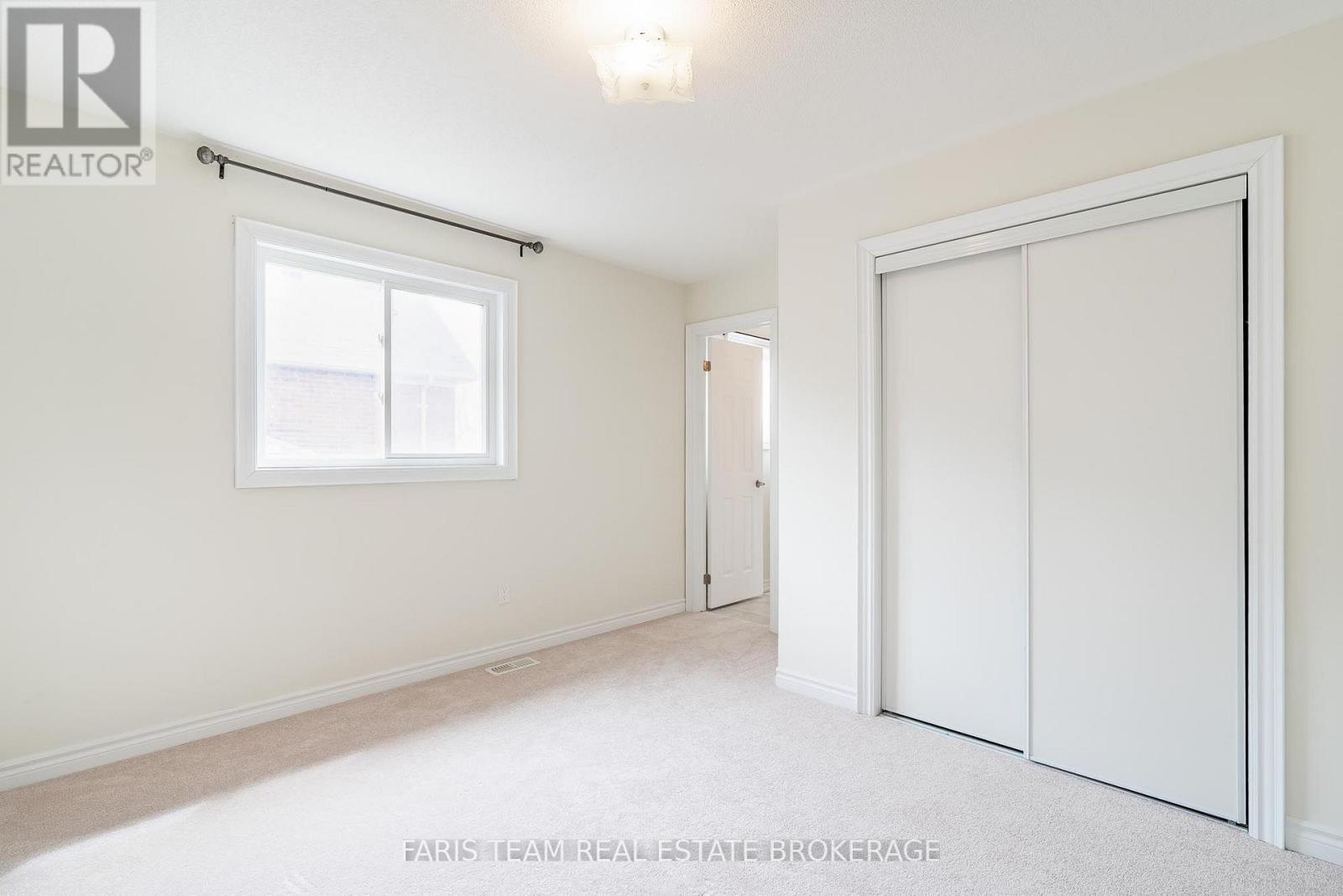 33 Pearl Street, Wasaga Beach, ON - Indoor Photo Showing Other Room