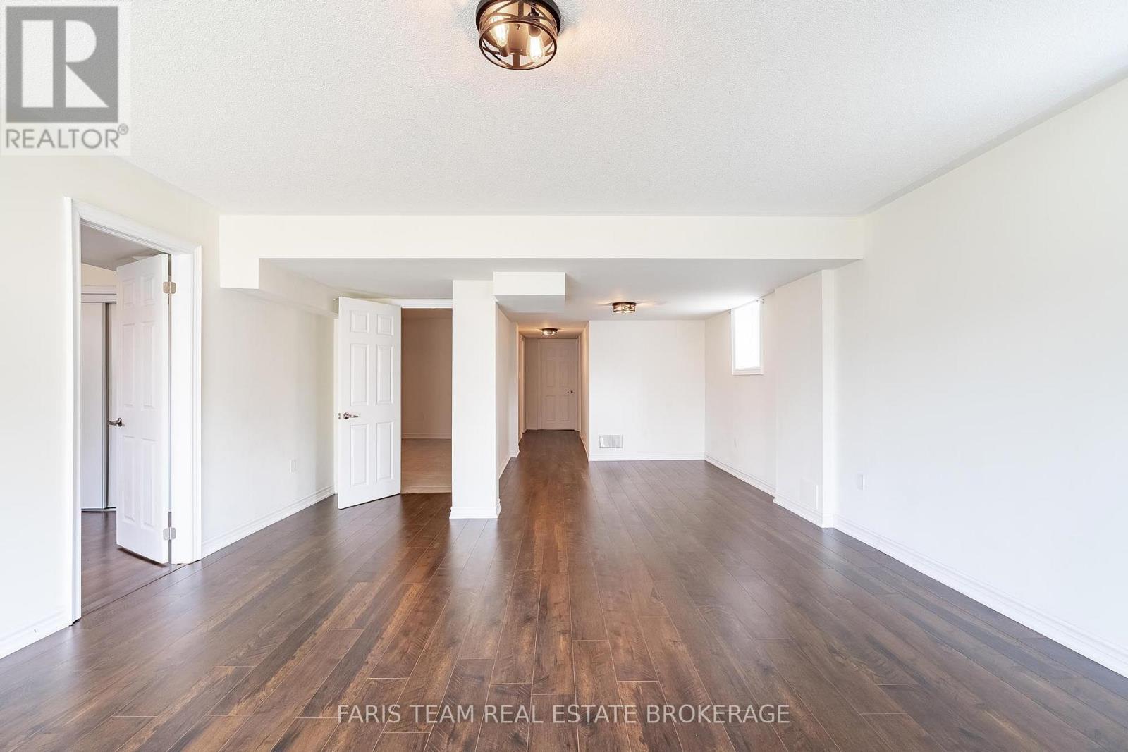 33 Pearl Street, Wasaga Beach, ON - Indoor Photo Showing Other Room