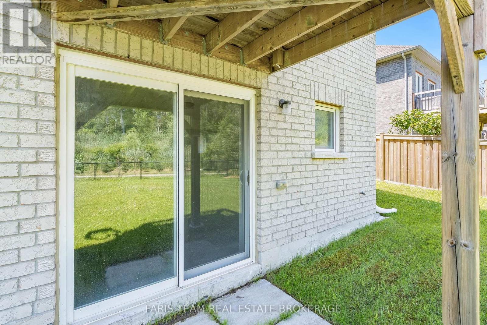 33 Pearl Street, Wasaga Beach, ON - Outdoor With Exterior