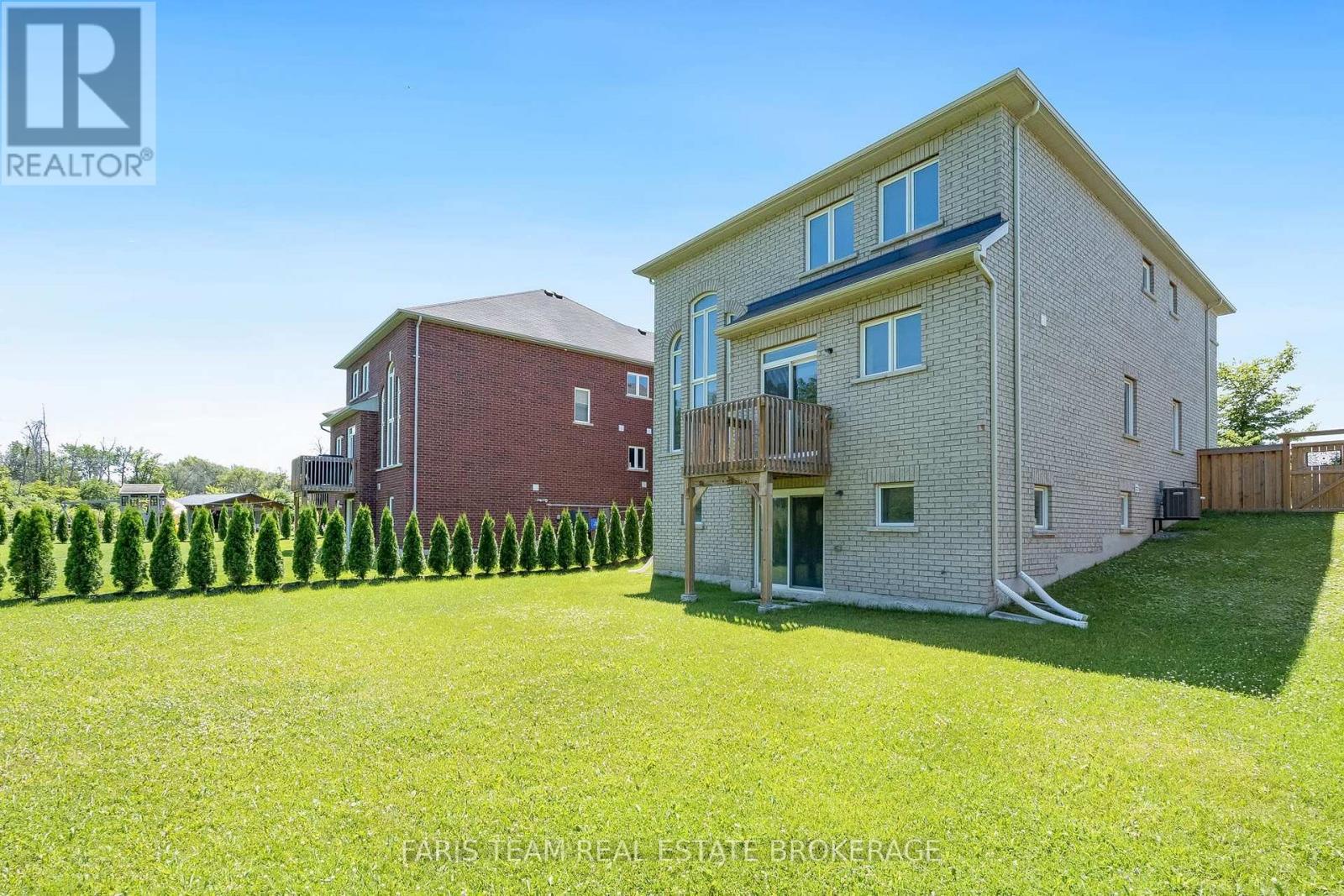33 Pearl Street, Wasaga Beach, ON - Outdoor With Exterior