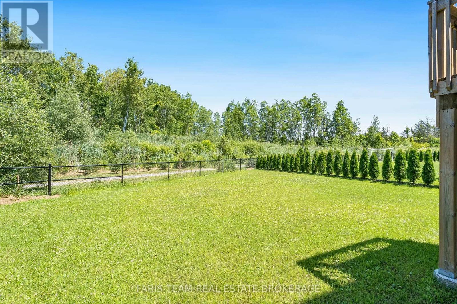33 Pearl Street, Wasaga Beach, ON - Outdoor