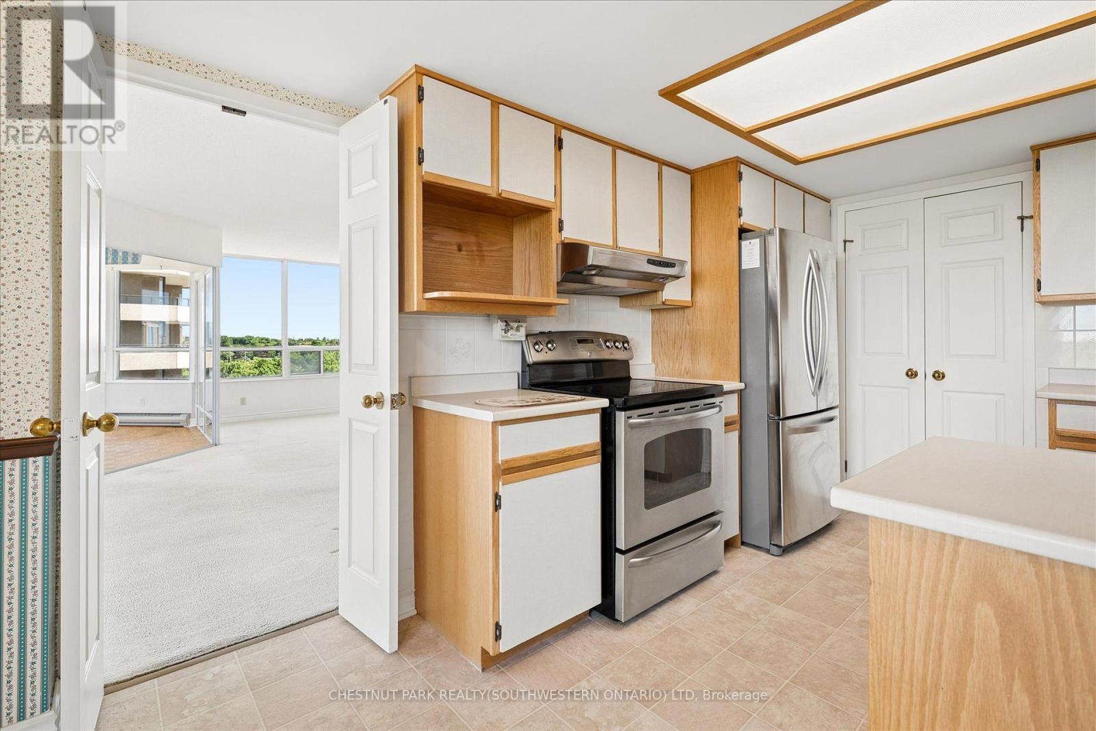 1101 - 4 Willow Street, Waterloo, ON - Indoor Photo Showing Kitchen