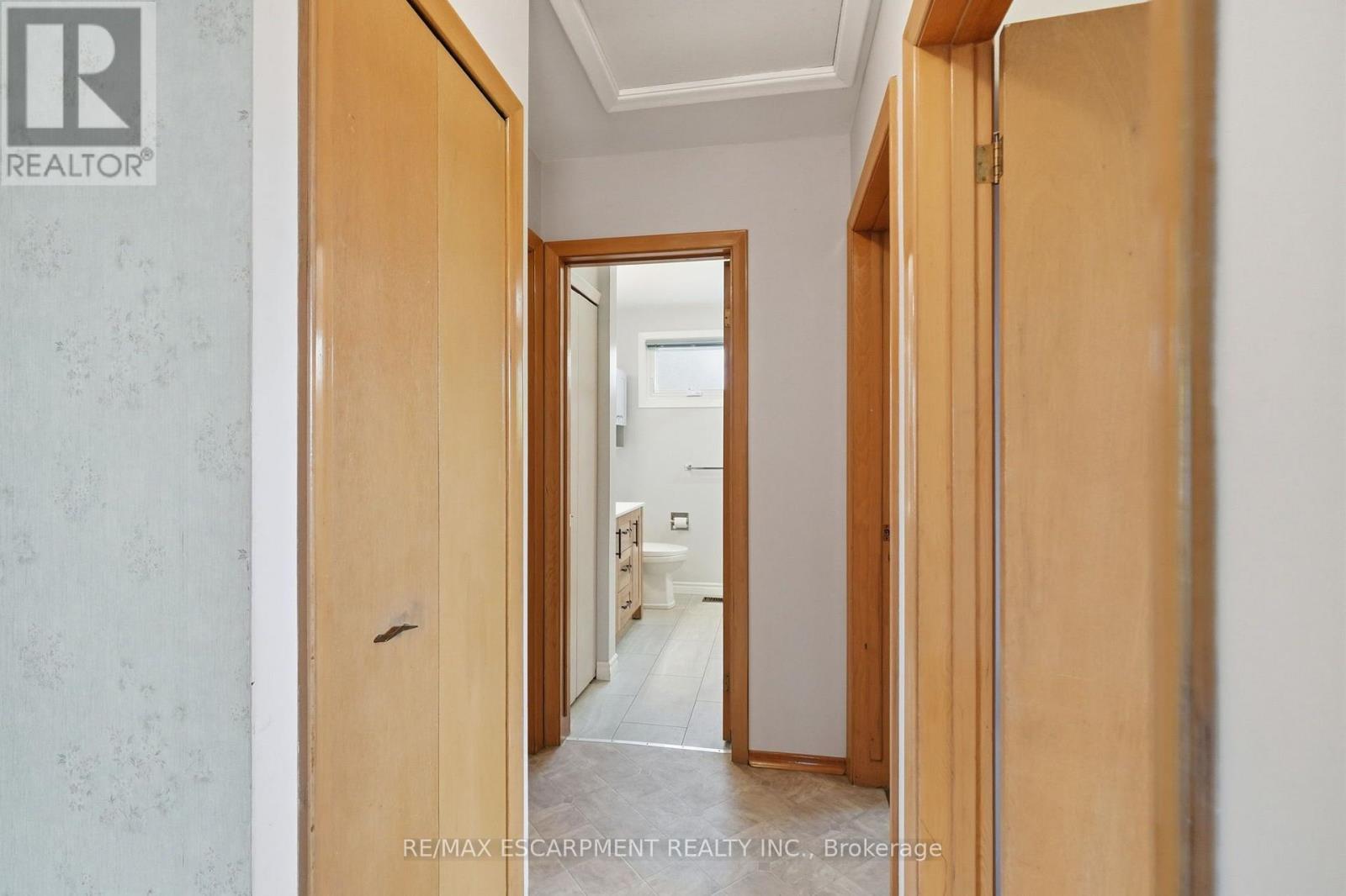 6 Caprice Court, Hamilton, ON - Indoor