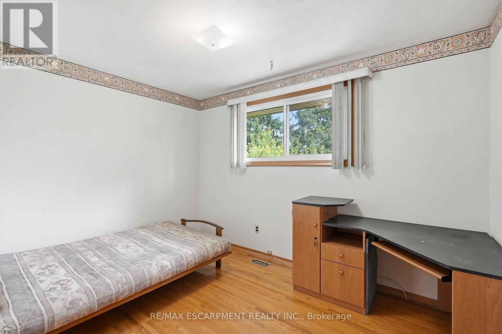 6 Caprice Court, Hamilton, ON - Indoor Photo Showing Bedroom