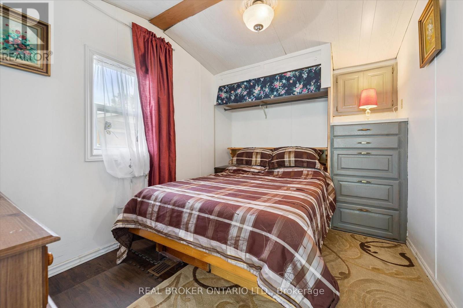 445 Pine Pass, Centre Wellington, ON - Indoor Photo Showing Bedroom