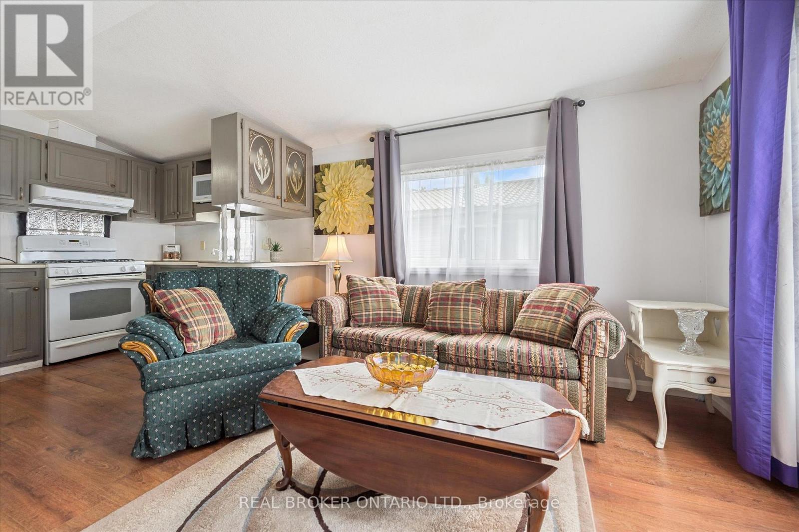 445 Pine Pass, Centre Wellington, ON - Indoor Photo Showing Living Room