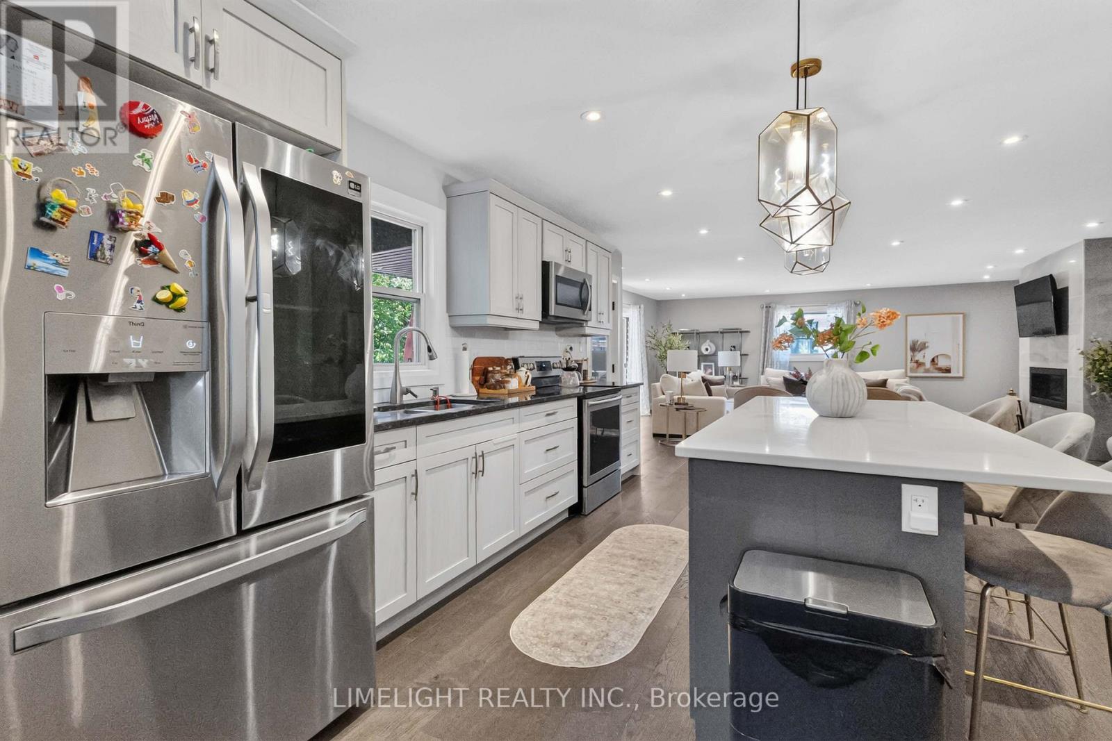 836 Manchester Road, London North (North L), ON - Indoor Photo Showing Kitchen With Stainless Steel Kitchen With Upgraded Kitchen