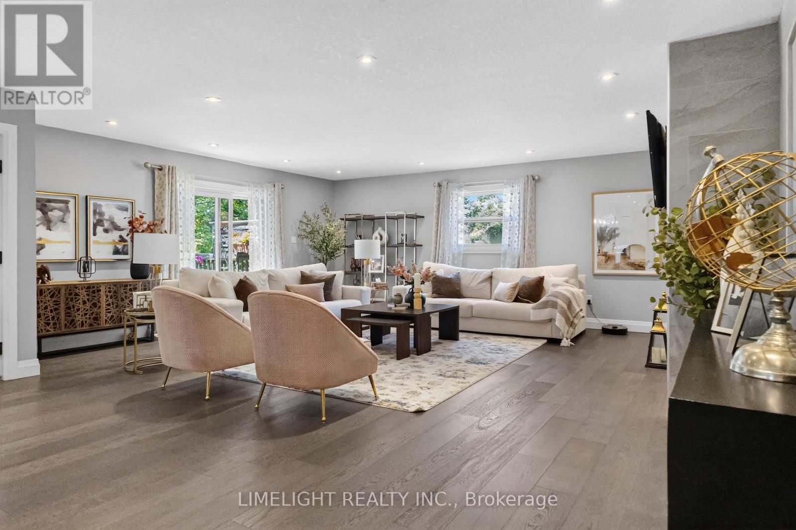 836 Manchester Road, London North (North L), ON - Indoor Photo Showing Living Room