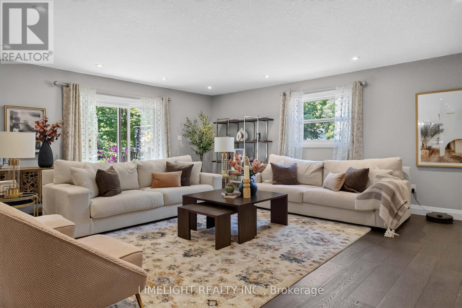 836 Manchester Road, London North (North L), ON - Indoor Photo Showing Living Room