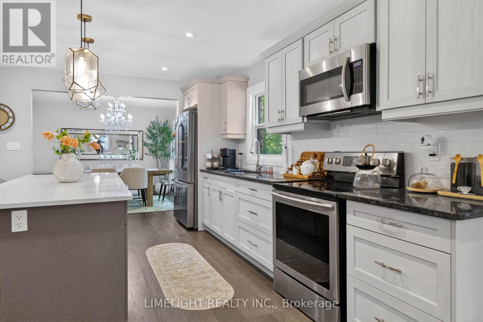 836 Manchester Road, London North (North L), ON - Indoor Photo Showing Kitchen With Upgraded Kitchen