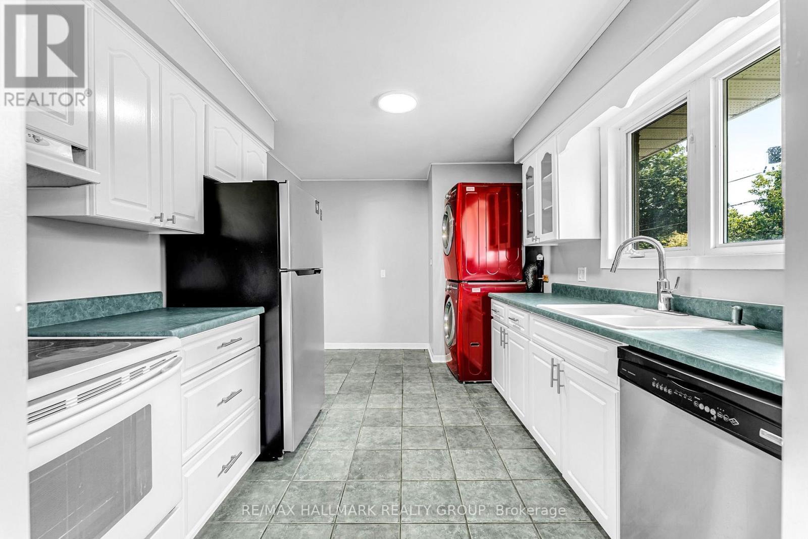 75 Briscoe Street, Loyalist (Amherstview), ON - Indoor Photo Showing Kitchen